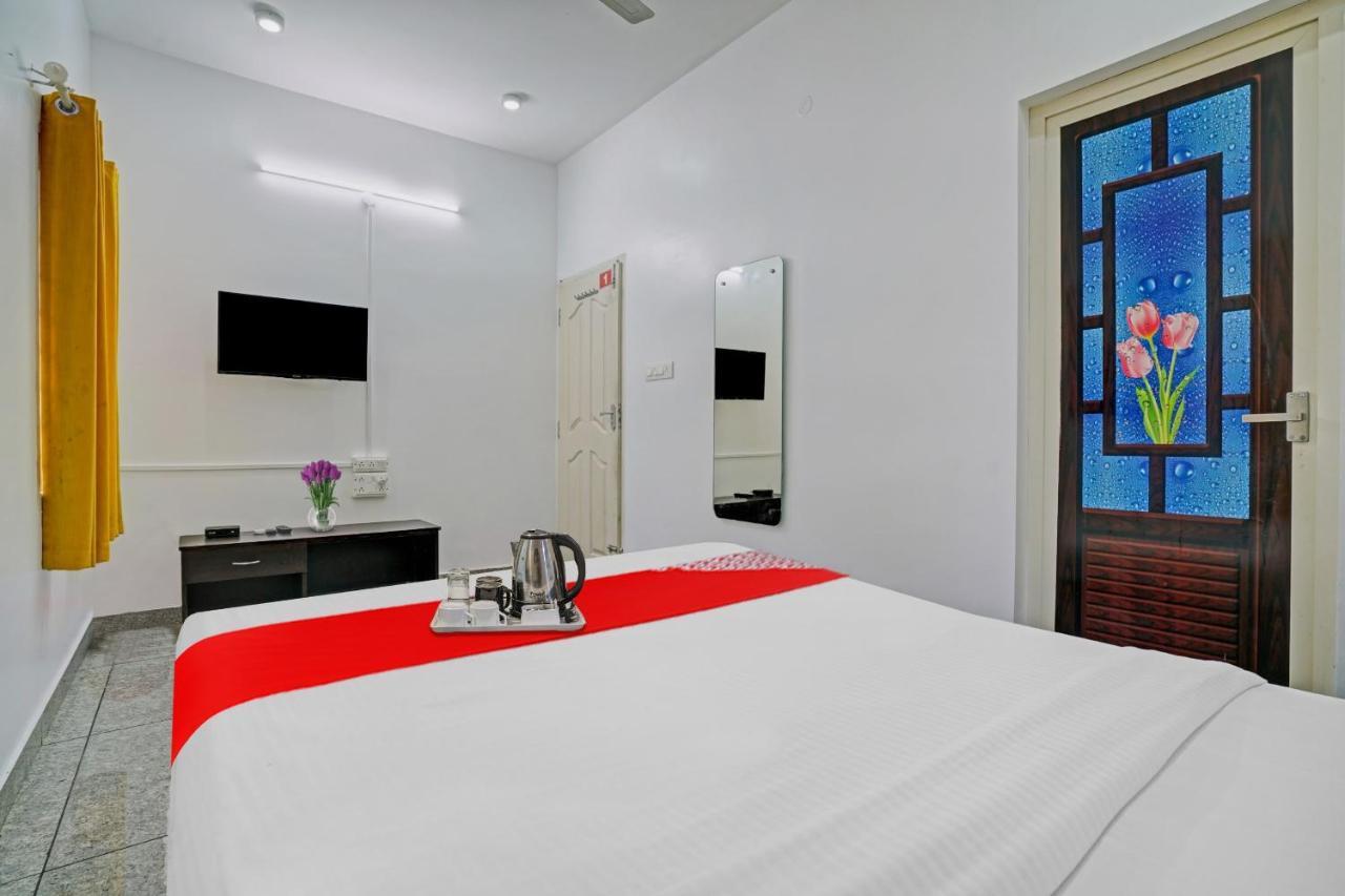 Oyo Thykoodam Sleep Inn Kochi ภายนอก รูปภาพ