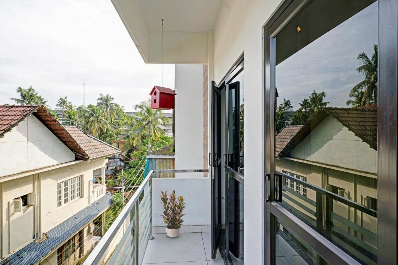 Oyo Thykoodam Sleep Inn Kochi ภายนอก รูปภาพ